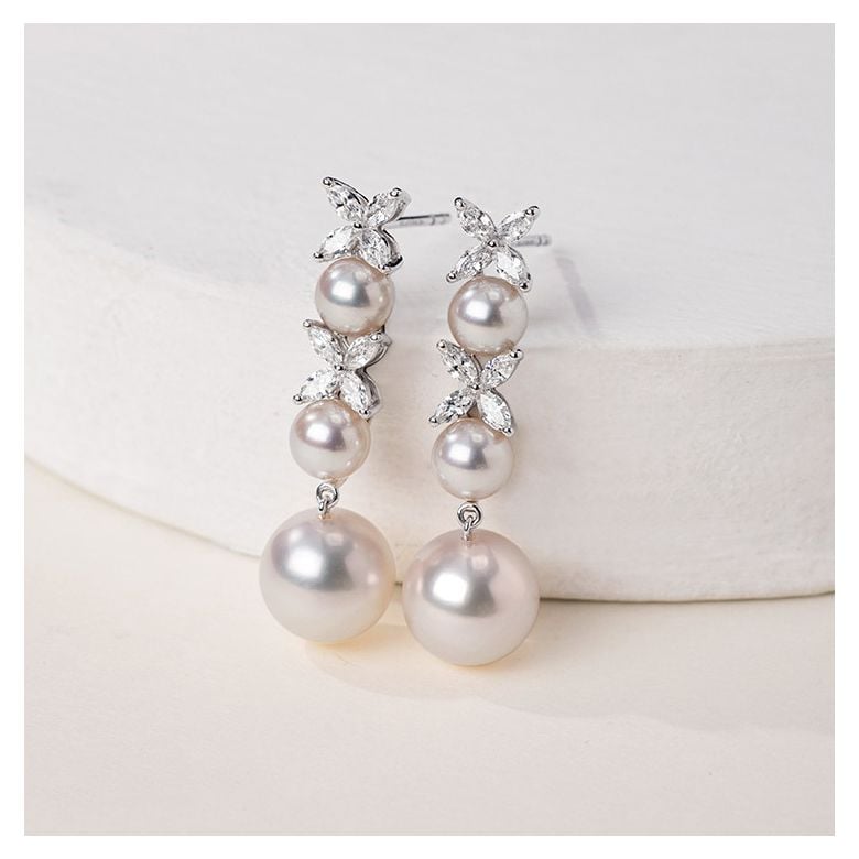 Boucles Oreilles Symphonie Nuptiale. Pendants Or blanc, diamants, perles Akoya - 1