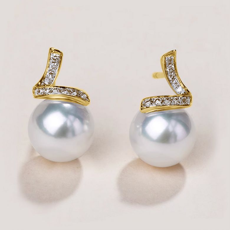 Boucles Ondine. Perle blanche 10/10.5 mm, Diamants, Or jaune - 2