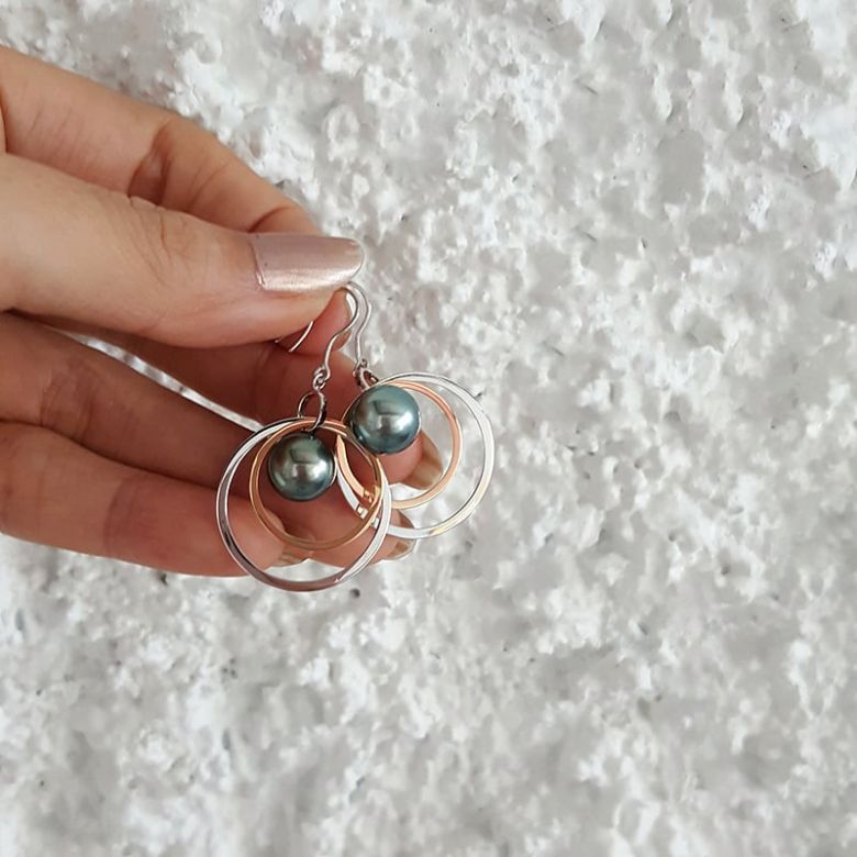 Boucles oreilles en Perles de Tahiti. 2 anneaux or blanc et rose. Samothrace - 4