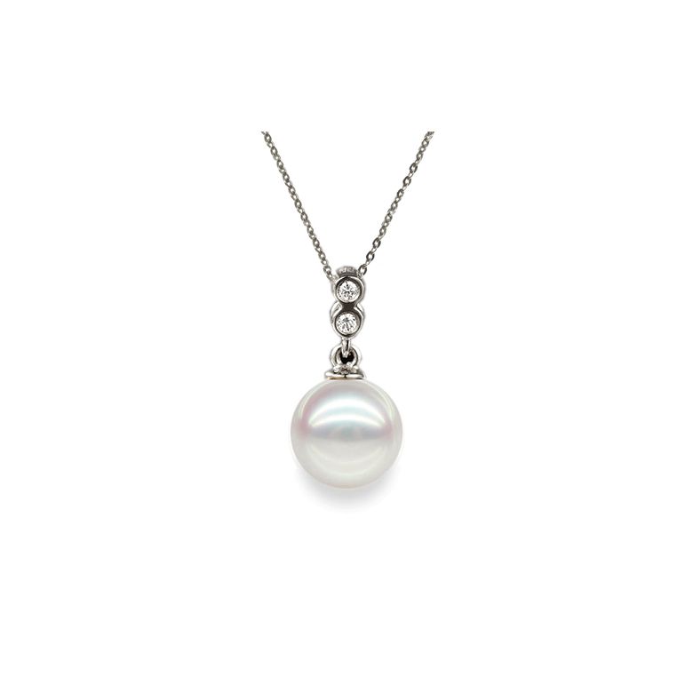 Pendentif perle Akoya 8/8.5mm. Or blanc, sertis 2 diamants - 1