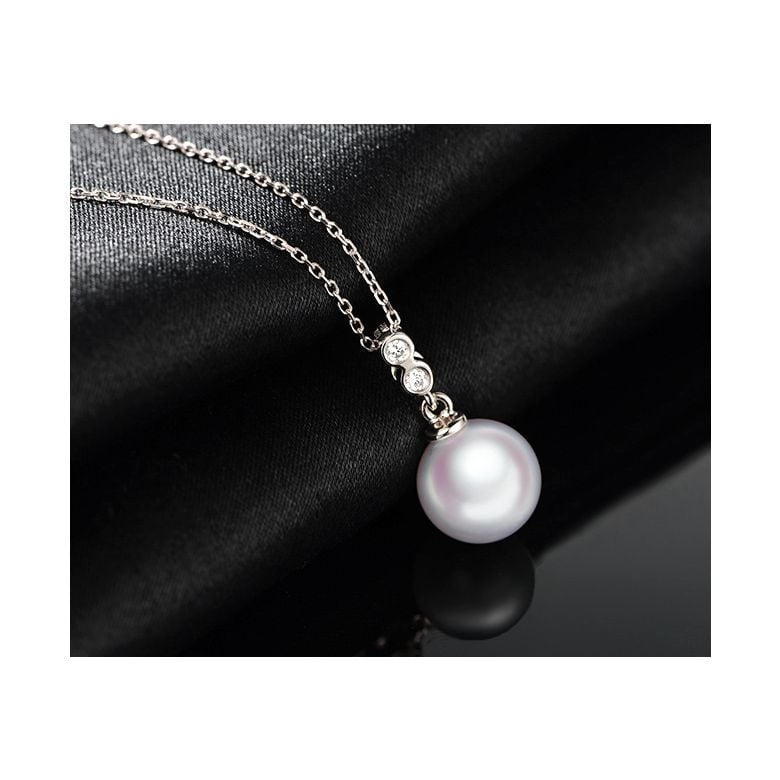 Pendentif perle Akoya 8/8.5mm. Or blanc, sertis 2 diamants - 2
