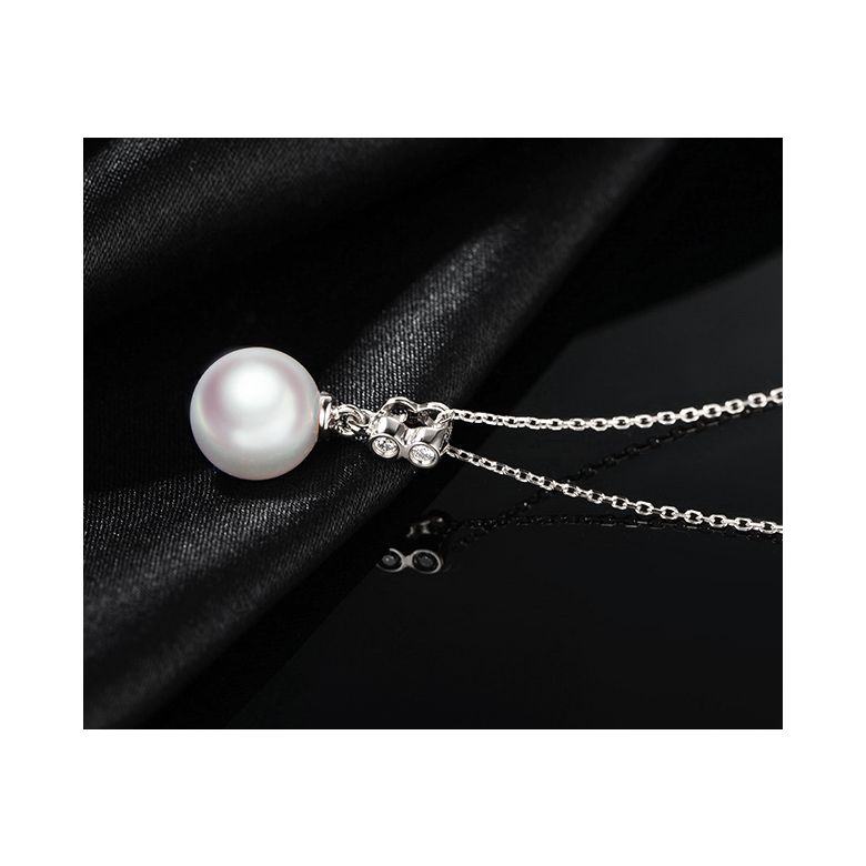 Pendentif perle Akoya 8/8.5mm. Or blanc, sertis 2 diamants - 5