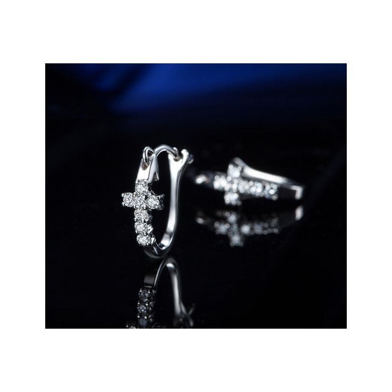 Boucles d'oreilles dormeuses religieuses. Croix diamants Or blanc  - 3