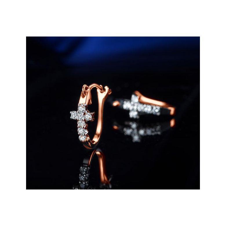 Boucles d'oreilles dormeuses religieuses. Croix diamants Or rose  - 3