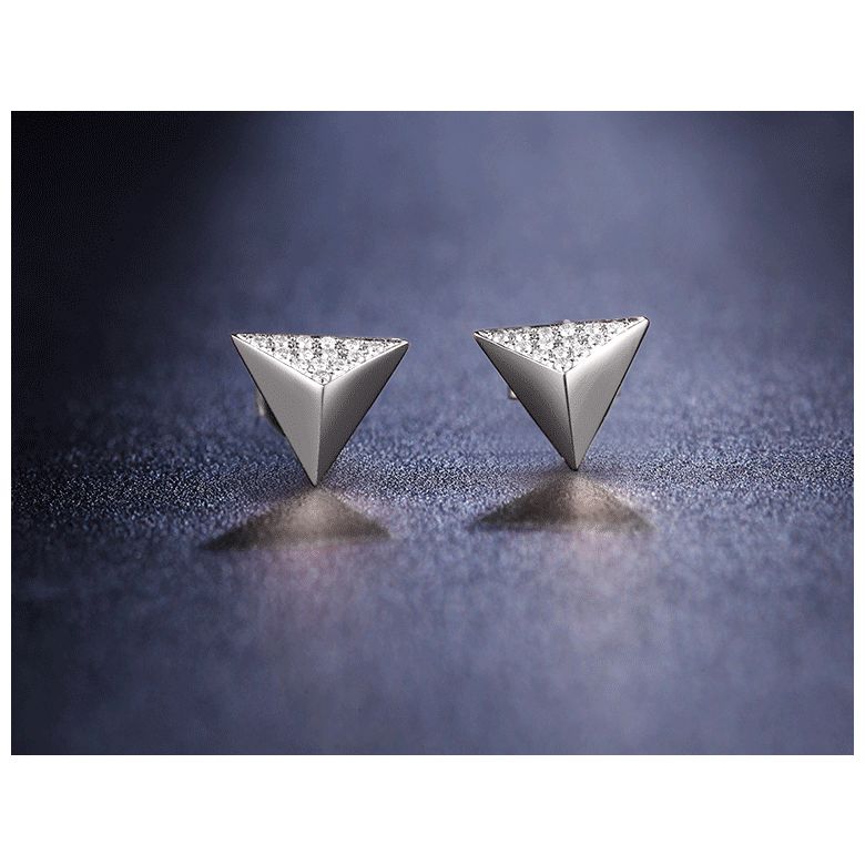Boucles oreilles clous forme pyramidale. Or blanc, diamants - 3