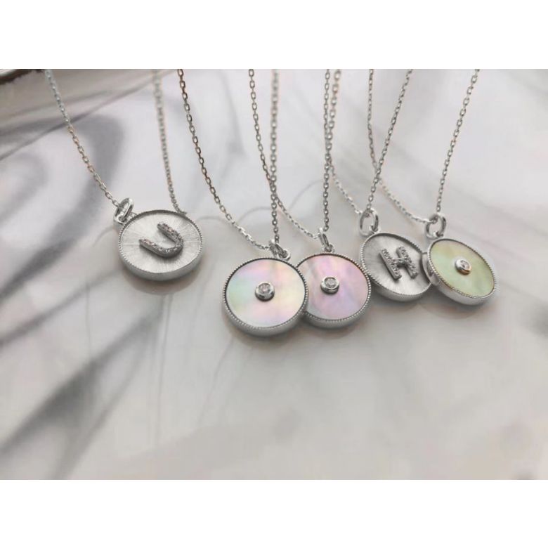 Pendentif Lettre de l'Alphabet - Vos initiales diamantées autour du cou or blanc - 15