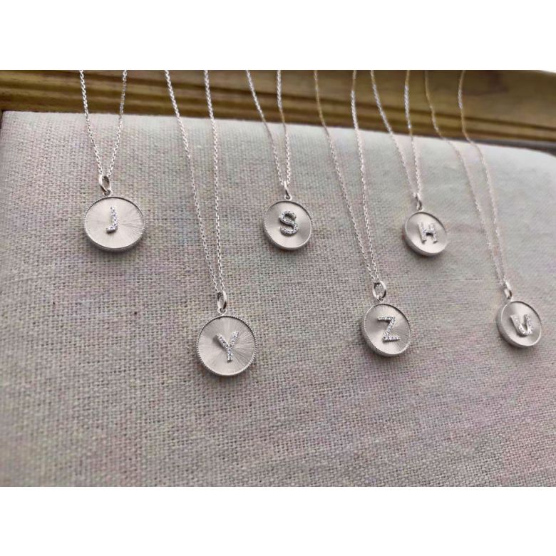 Pendentif Lettre de l'Alphabet - Vos initiales diamantées autour du cou or blanc - 20