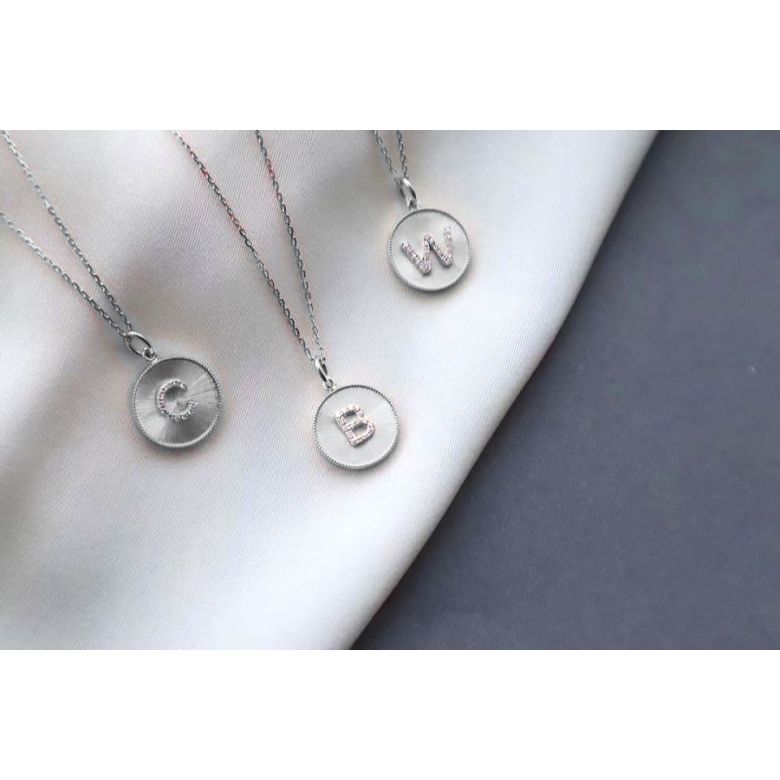 Pendentif Lettre de l'Alphabet - Vos initiales diamantées autour du cou or blanc - 22