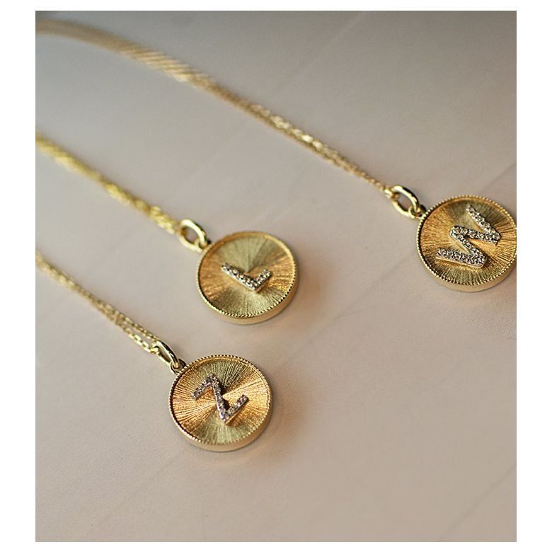 Pendentif Lettre de l'Alphabet - Vos initiales diamantées autour du cou - 7