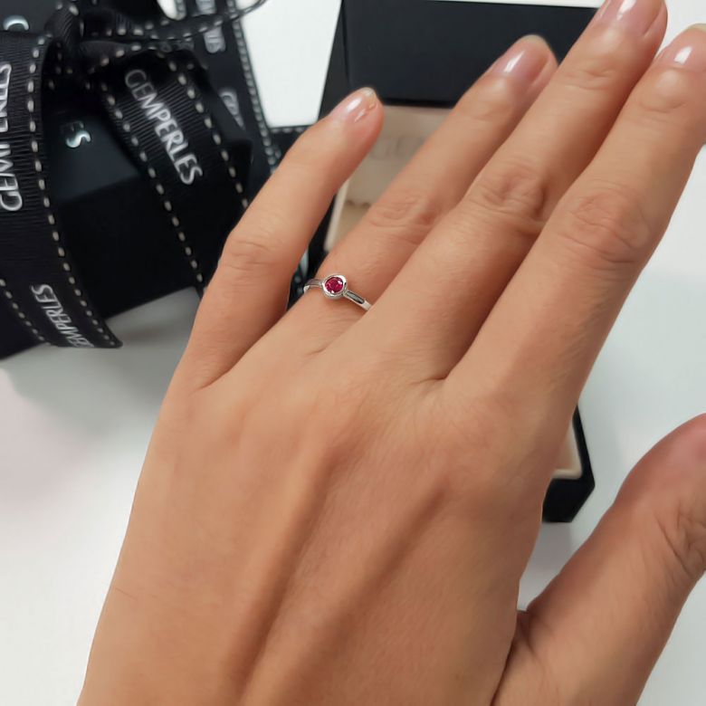 Bague anneau solitaire en rubis - Or blanc 18cts - Sertissage clos - 2
