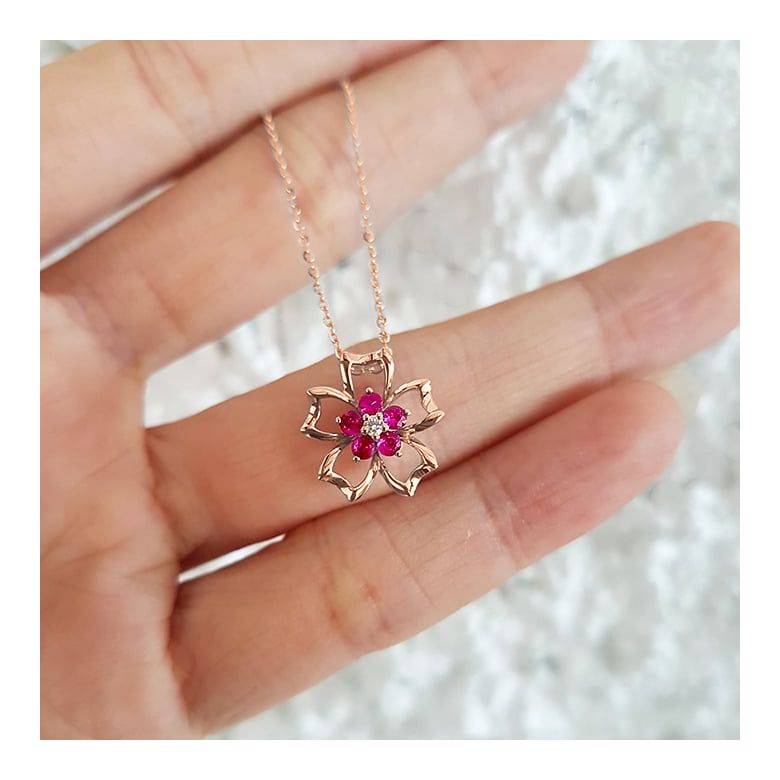 Pendentif fleur 5 feuilles - Or rose 18 carats - Rubis 0.30 ct - 2