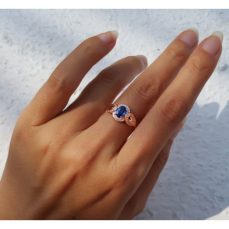 Bague fiançailles saphir diamants et or rose. Motifs bouclés - 3