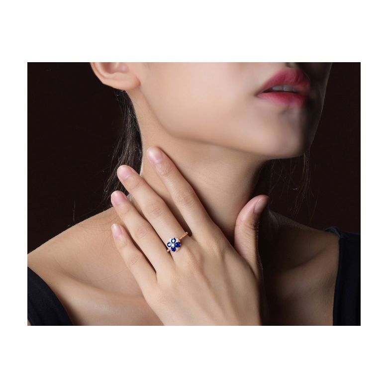 Bague solitaire fleur bleue. Or rose, saphirs et diamants - 2