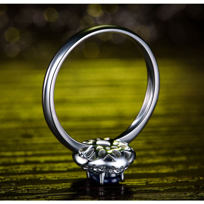 Bague de fiançailles ovale. Or blanc, saphir 0.50ct et diamants - 4