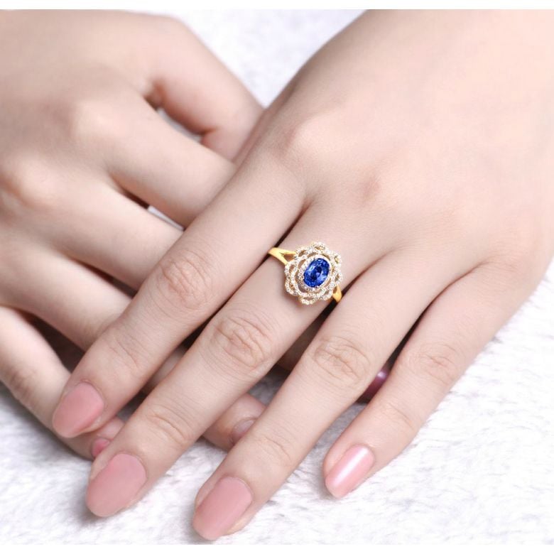 Bague fiancailles saphir bleu diamants. Or jaune, fleur éclose - 3