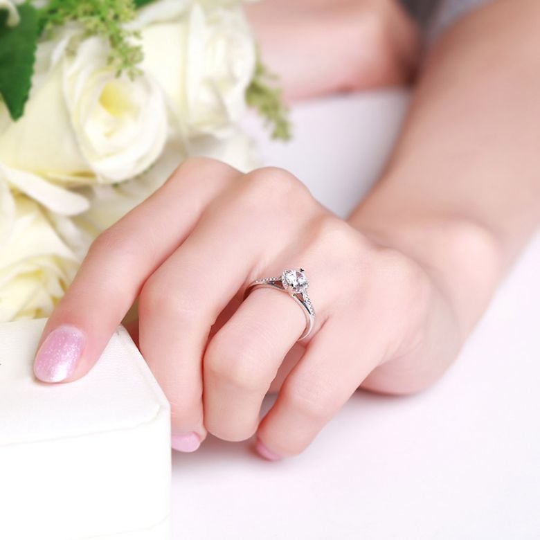Bague Solitaire Amélia - Or Blanc 0.415ct & Diamant Central 0.30ct | Gemperles - 4