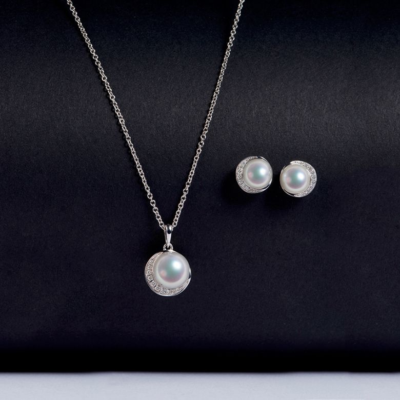 Pendentif et Boucles Hinata. Perles Akoya, Or blanc, diamants. - 4
