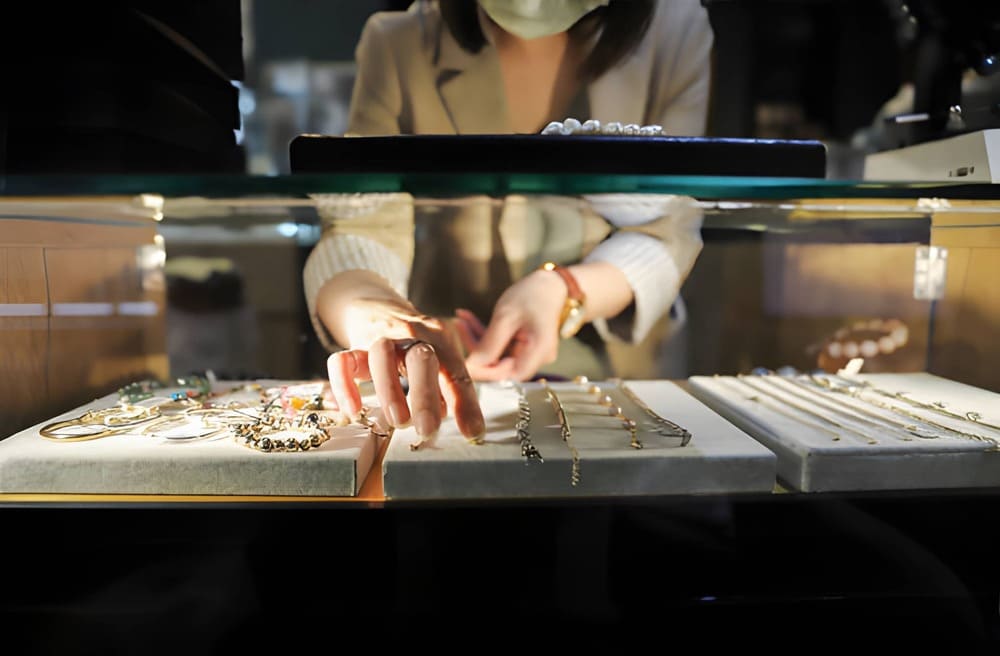 Le prix du bijou de luxe doit être vendu