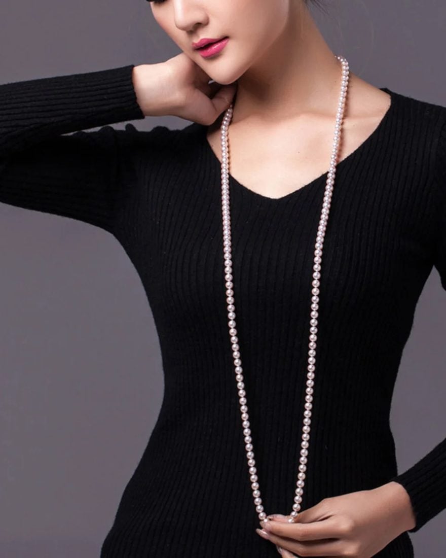 Sautoir de perles 130 cm port&eacute; en un rang, jusqu'&agrave; la taille