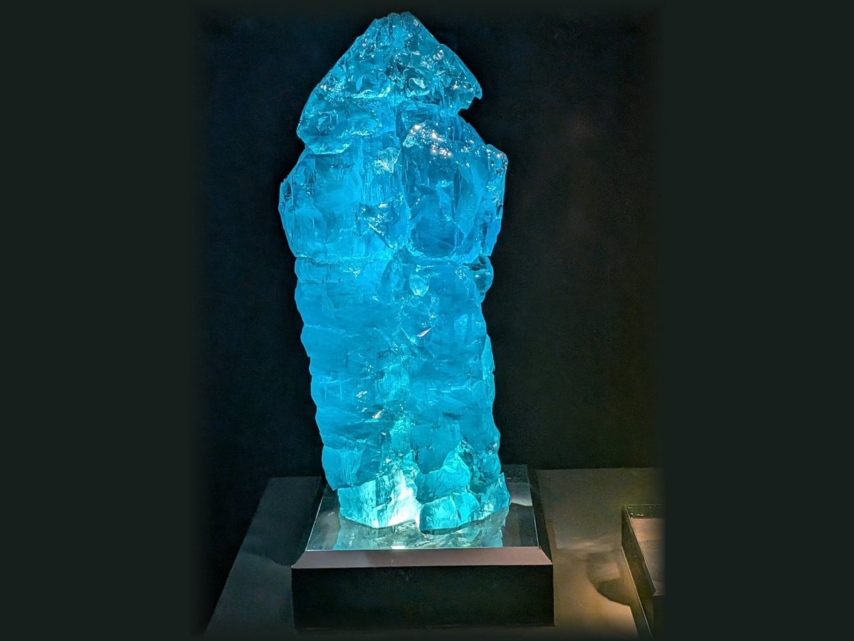 Cristal d'aigue-marine bleu du Brésil