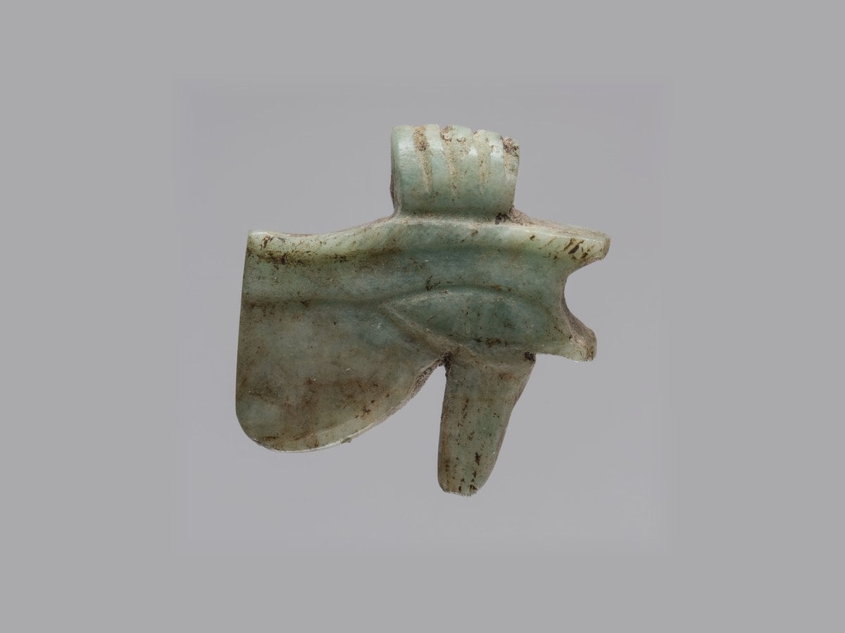 Amulette égyptienne en aventurine verte figurant l'œil oudjat, Musée égyptien de Turin