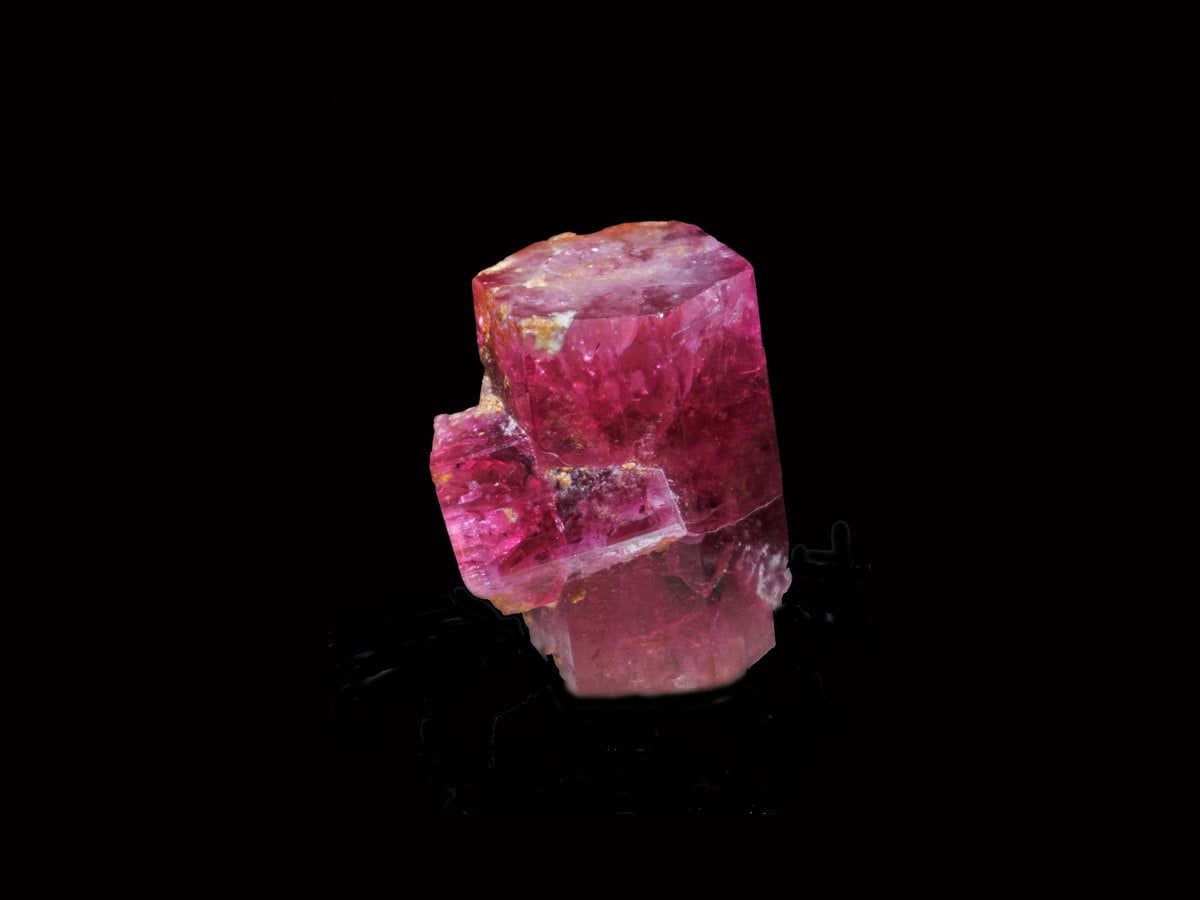 Cristal hexagonal de béryl rouge des monts Wah Wah, Utah