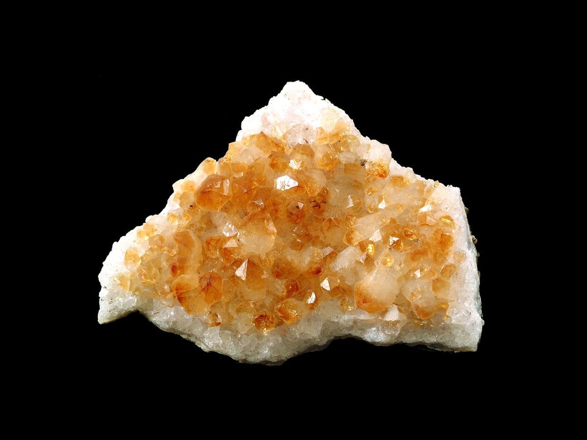 Amas de cristaux de citrine jaune orangé