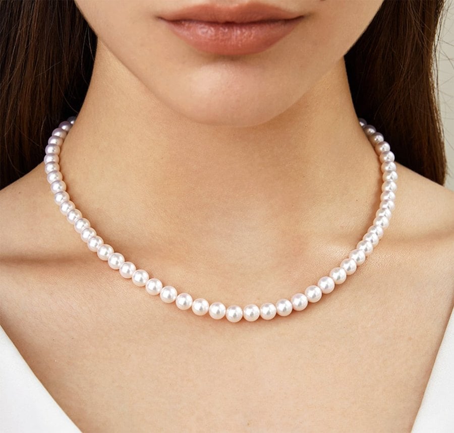 Collier Kyoto Gemperles, rang de perles de culture Akoya du Japon porté au ras du cou