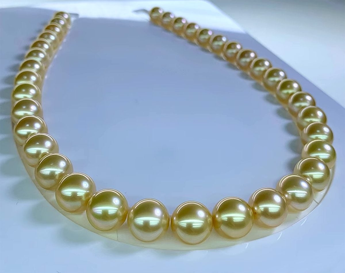 Filo di perle dei mari del Sud dorate digradanti, foto Gemperles