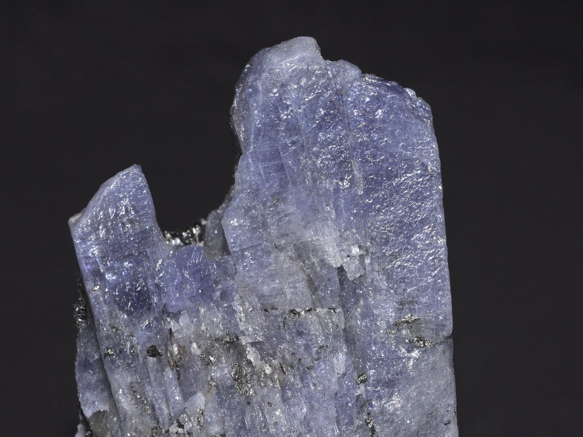 Cristal brut de tanzanite bleu-violet, Tanzanie